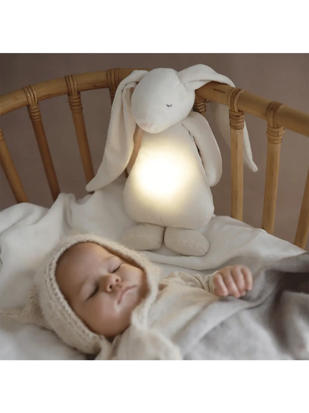 szumiący króliczek z lampką nocną Moonie BÉBÉ Concept