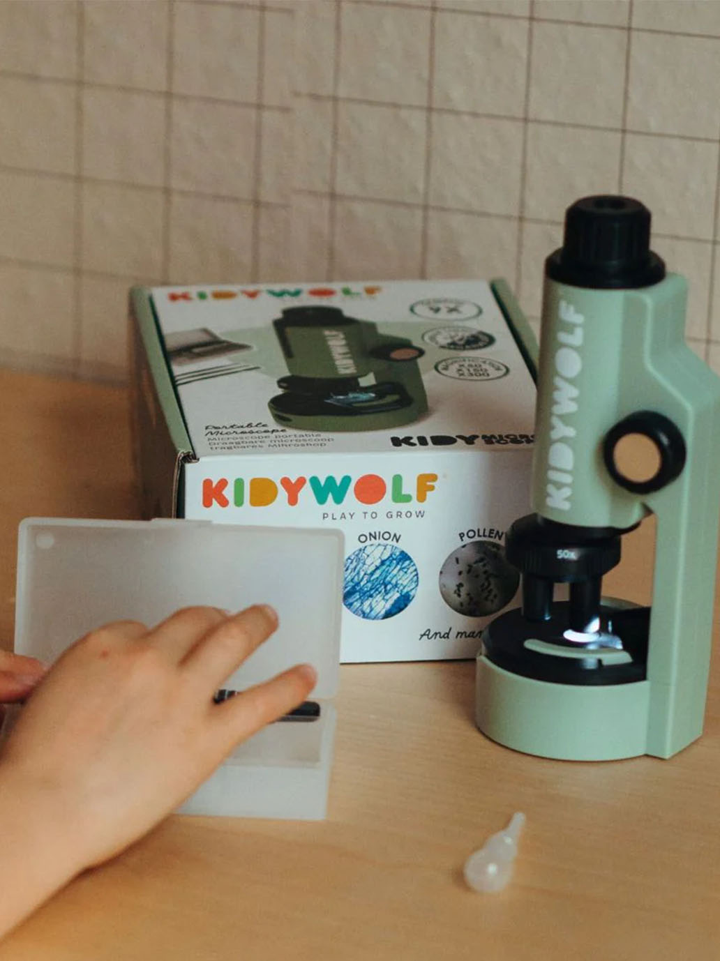 Przenośny mikroskop Kidywolf BÉBÉ Concept