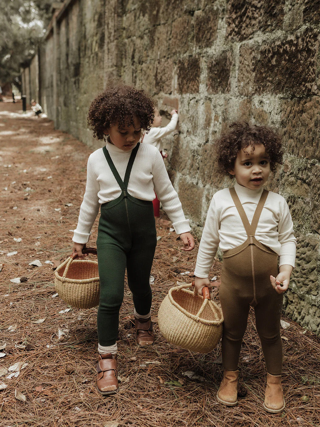 rajstopy z organicznej bawełny z szelkami w stylu vintage Silly Silas BÉBÉ Concept