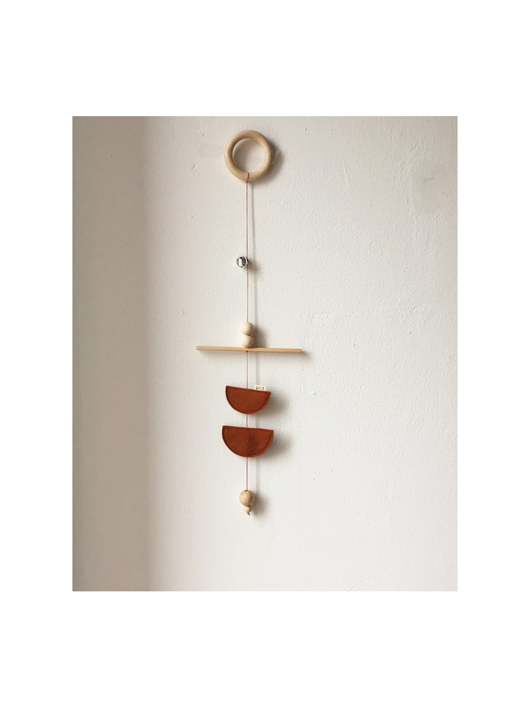 ozdobny mobil z drewna i filcu Bezisa BÉBÉ Concept