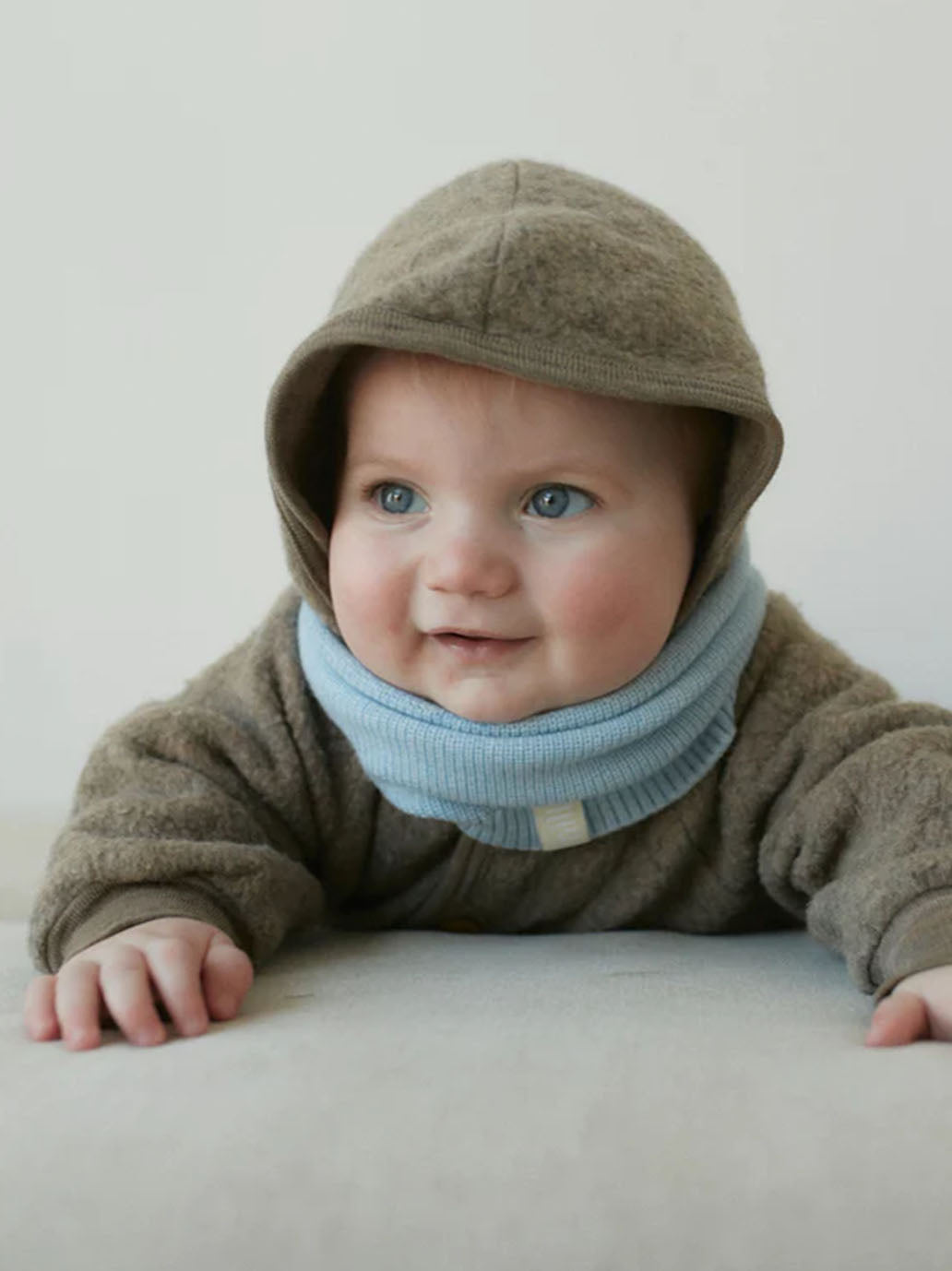 Cienki komin z wełny merino Fine Loop Scarf Mille Family BÉBÉ Concept