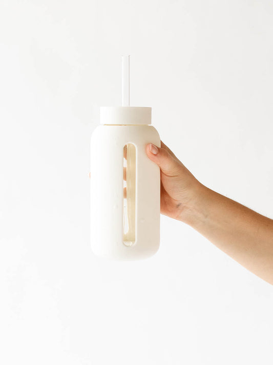 OUTLET Szklana butelka do monitorowania dziennego nawodnienia Mama Bottle White