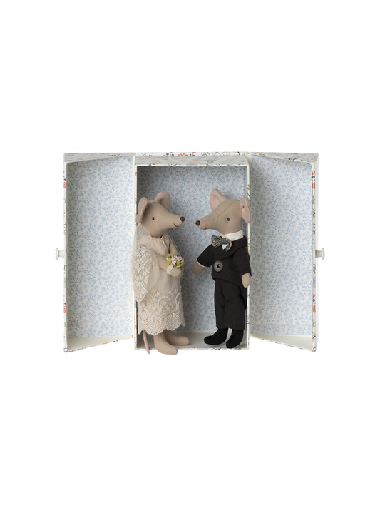 Myszki para nowożeńców w pudełku