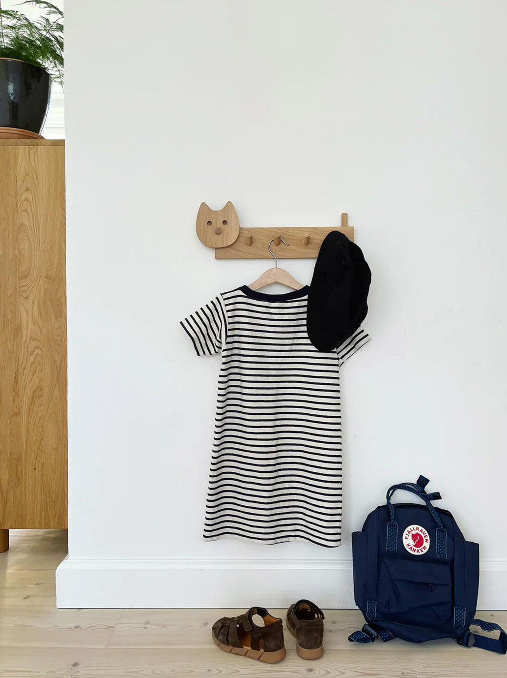 Drewniany wieszak Kot Minor Things BÉBÉ Concept