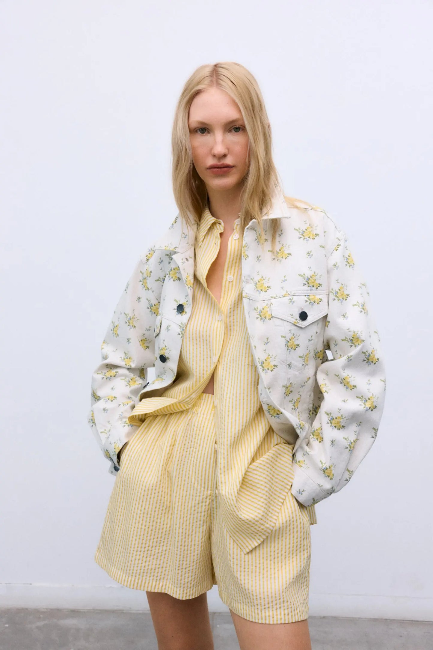 Alheli Woman Short Mimosa Yellow Stripes The New Society BEBE Concept