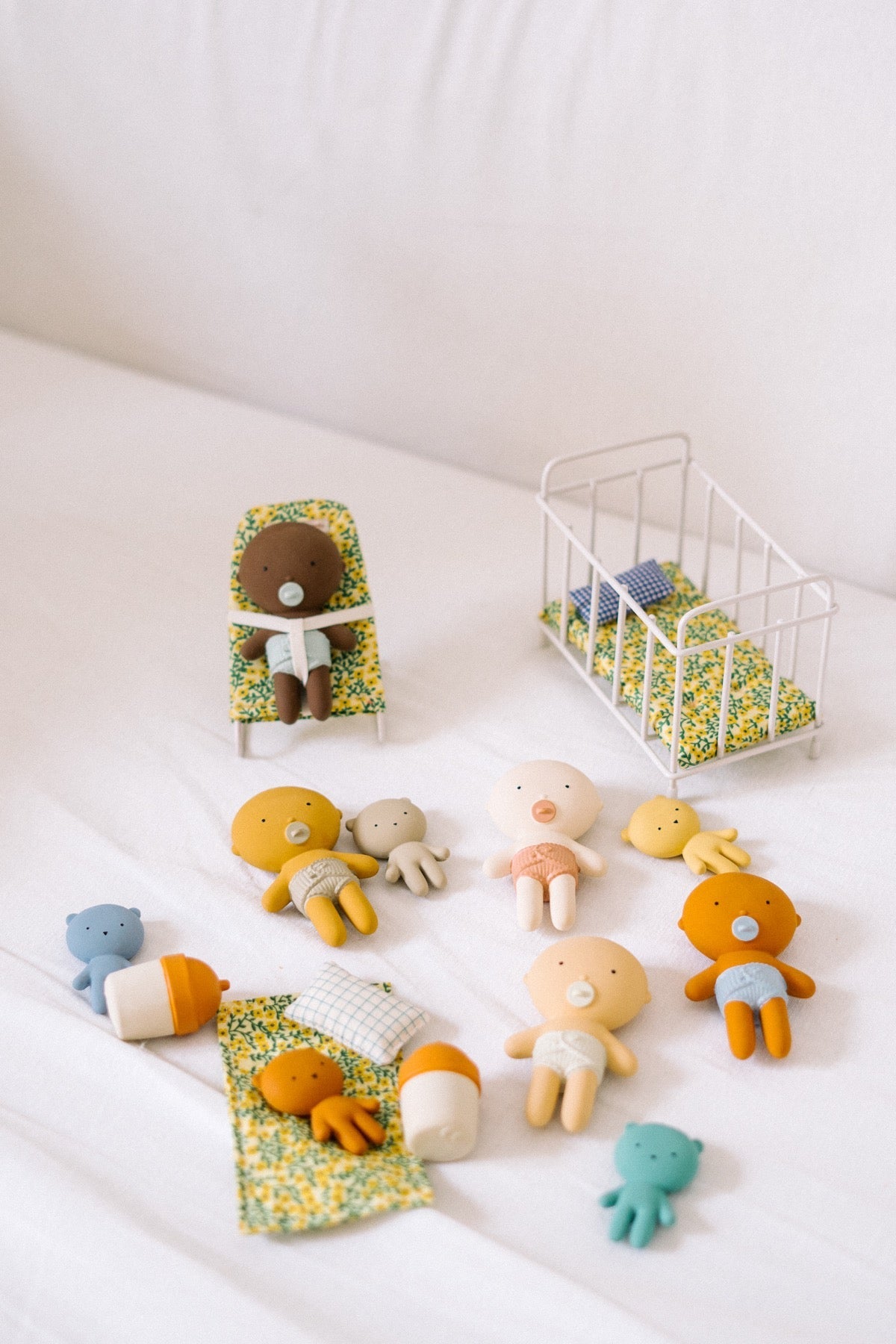 Miniaturowe łóżeczko dla lalki Gommu Pocket We Are Gommu BÉBÉ Concept