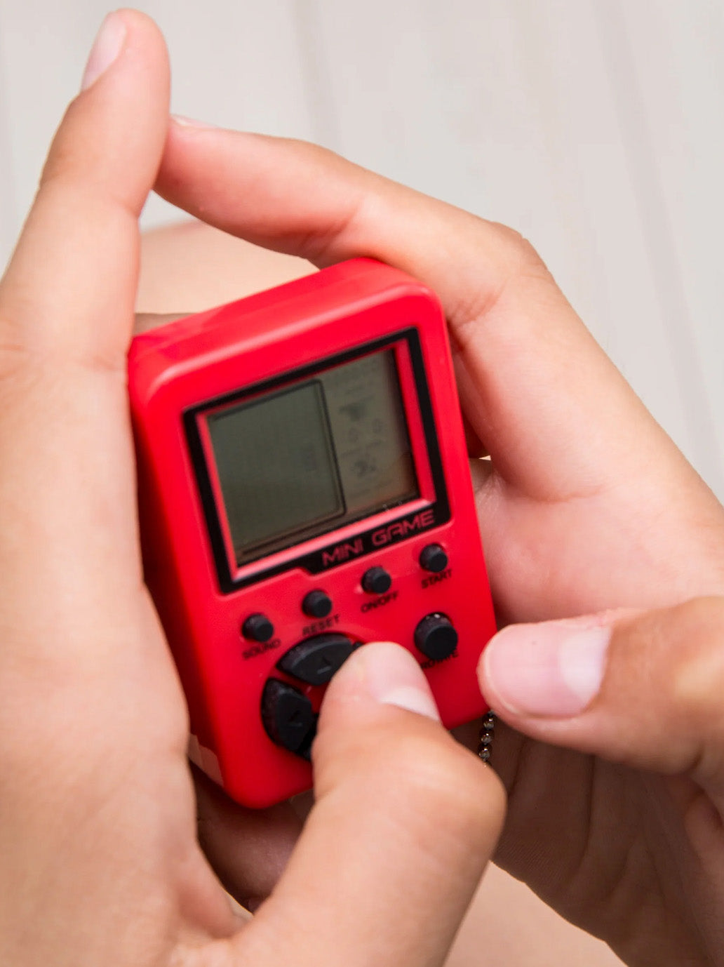 Gra kieszonkowa retro Pocket Arcade Game Kikkerland BÉBÉ Concept