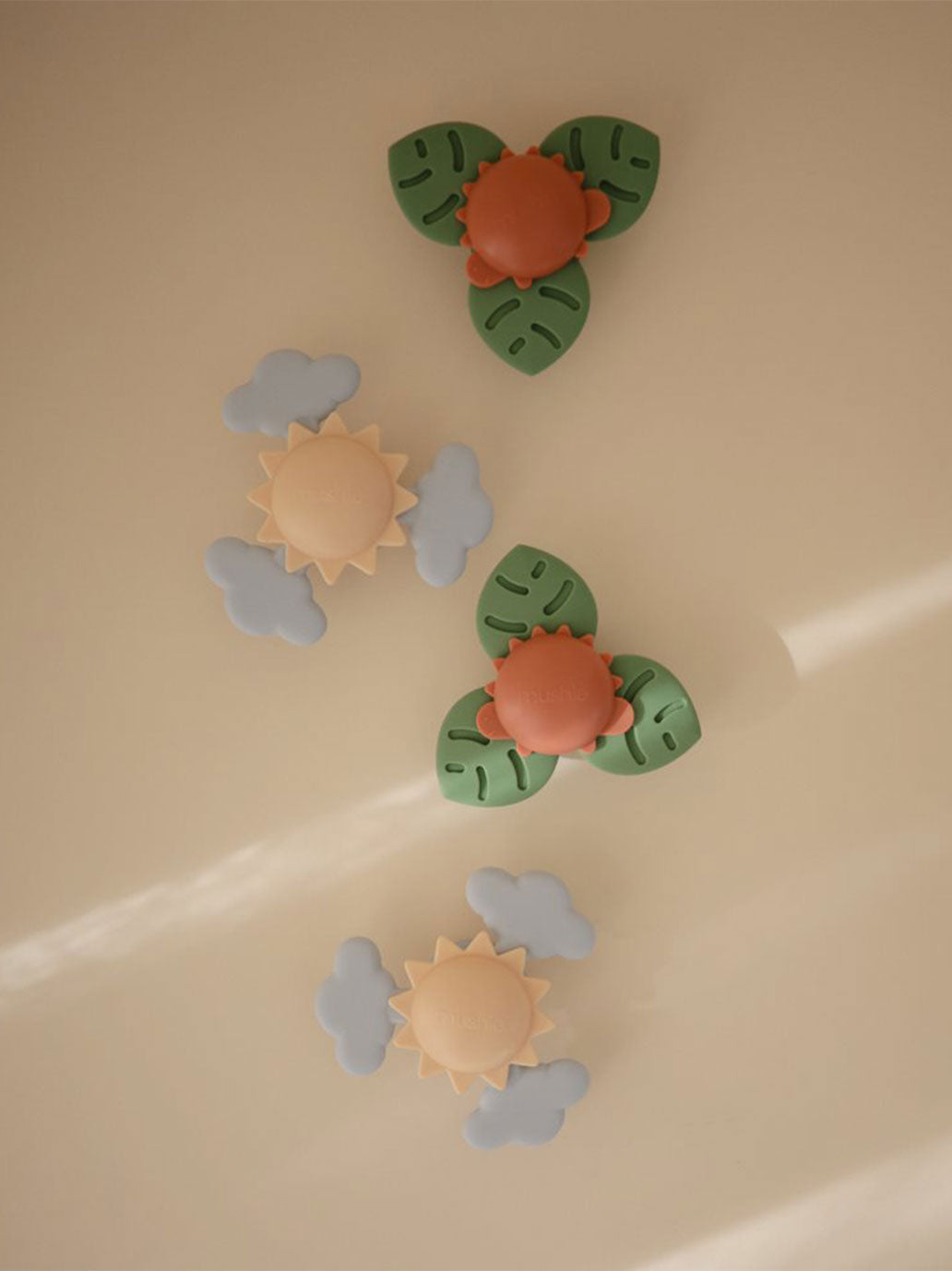 Spinner sensoryczny z przyssawką Mushie BÉBÉ Concept