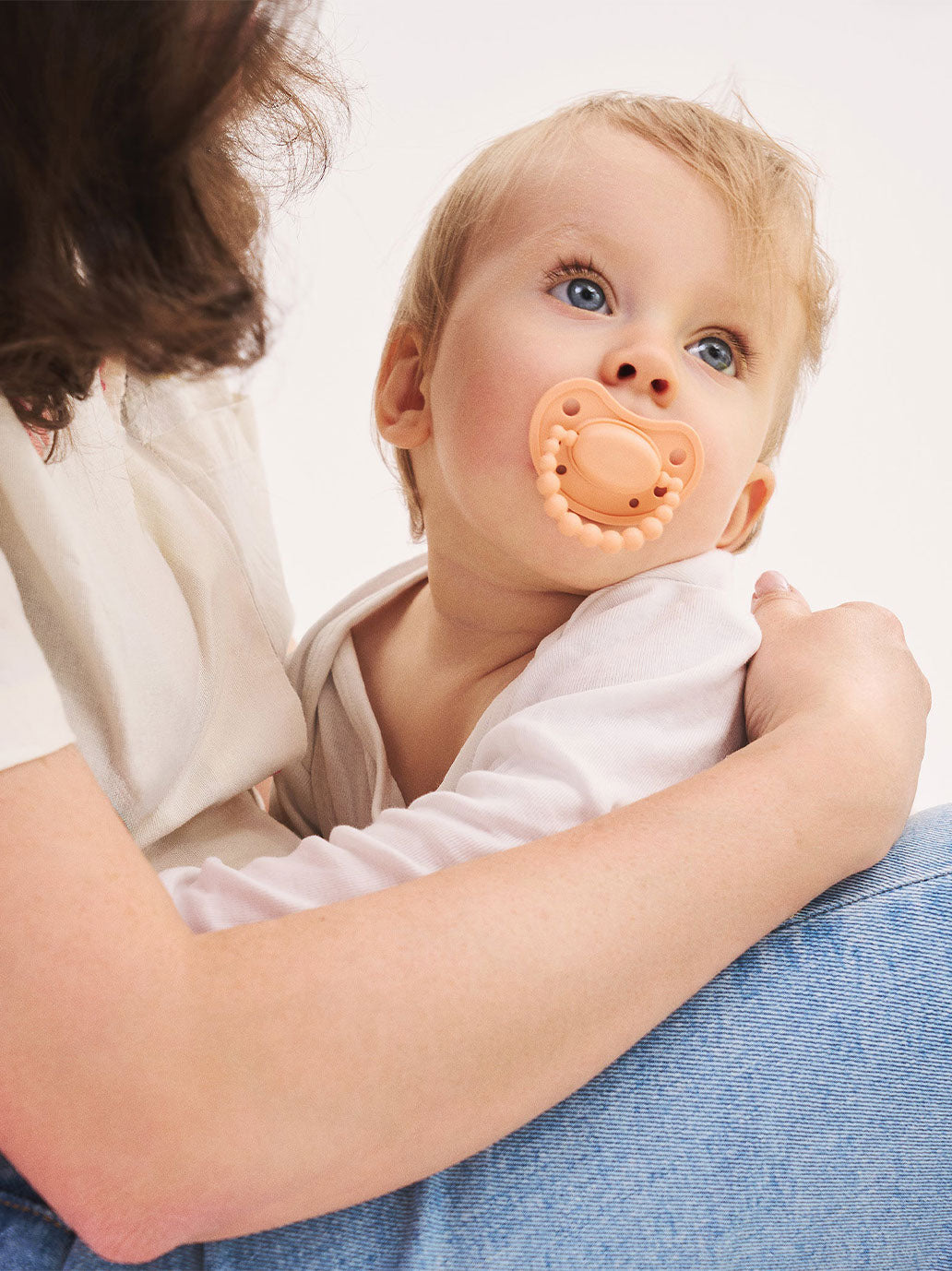 Smoczek pozycjonujący Apricot Luu BÉBÉ Concept