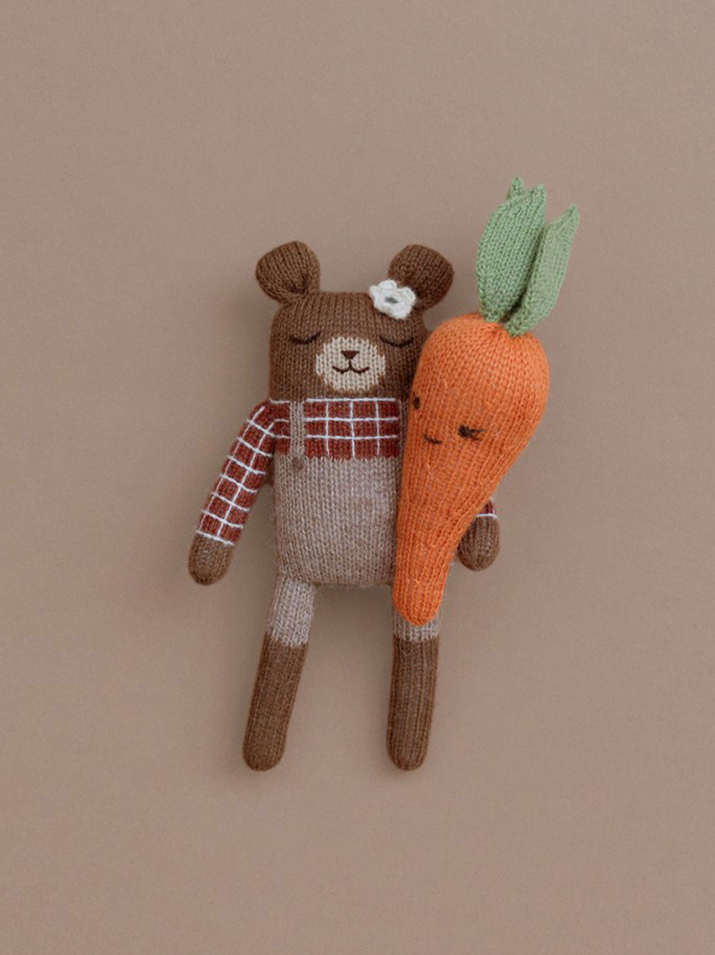 Dziergana grzechotka Main Sauvage BÉBÉ Concept