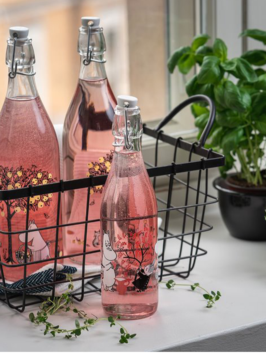 Szklana butelka z korkiem Moomin 0.5l