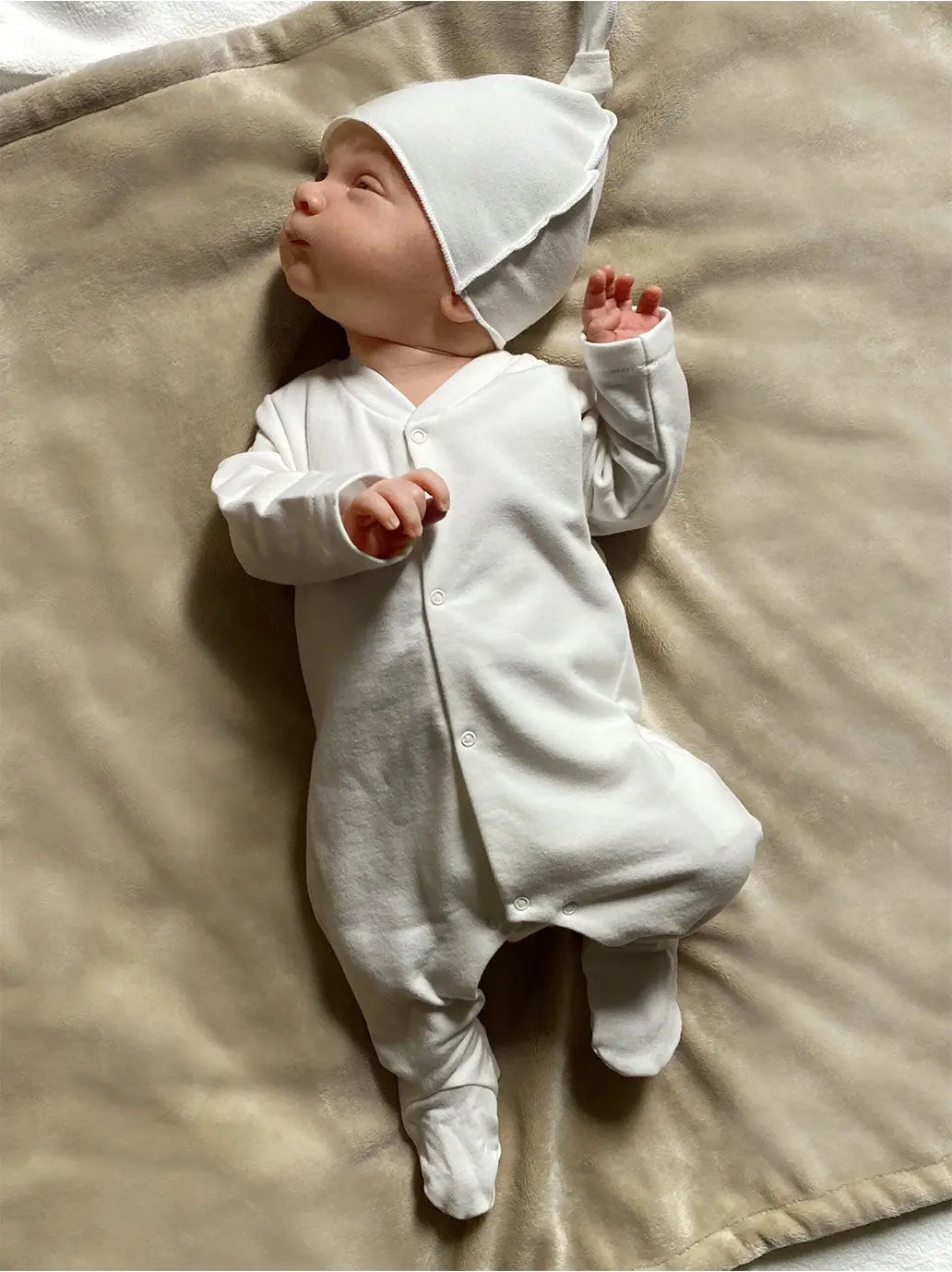 Czapka z supełkiem Baby hat A Basic Brand BEBE Concept