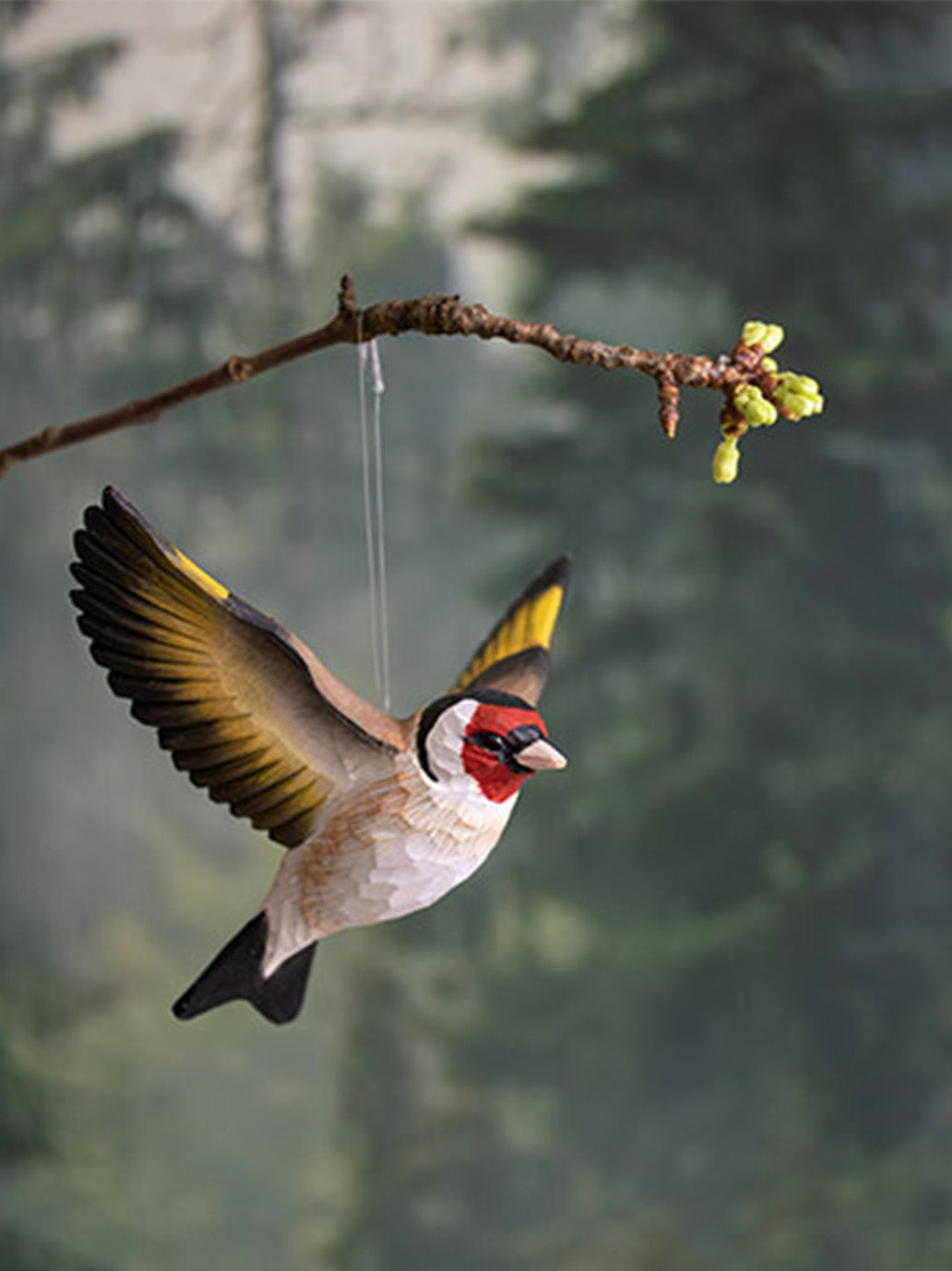 Drewniana dekoracyjna zawieszka Szczygieł Wildlife Garden BÉBÉ Concept