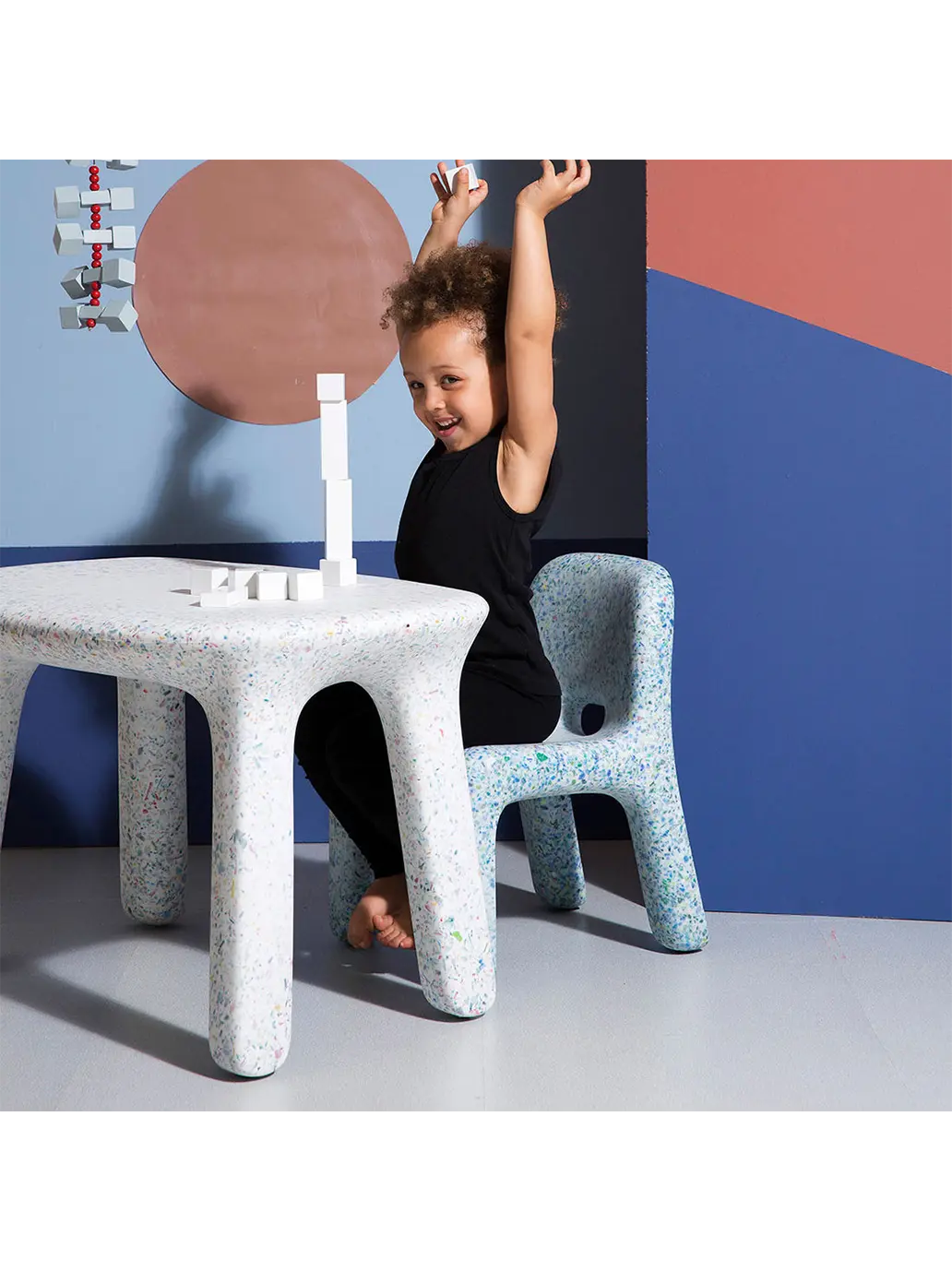 krzesło z eko tworzywa Charlie Chair EcoBirdy BÉBÉ Concept