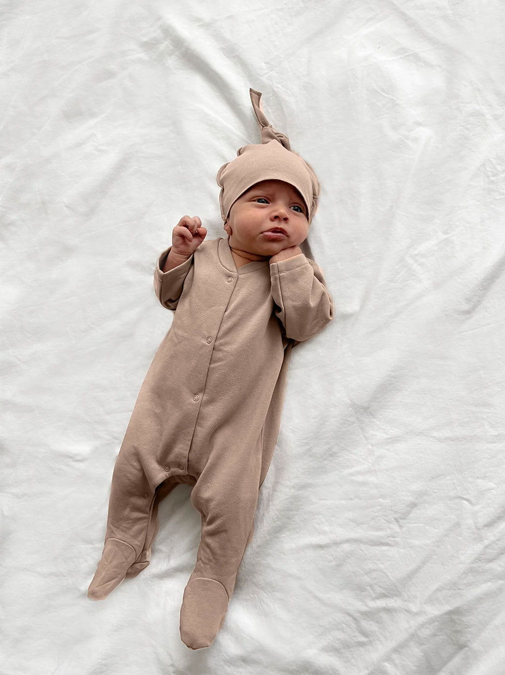 Czapka z supełkiem Baby hat A Basic Brand BÉBÉ Concept