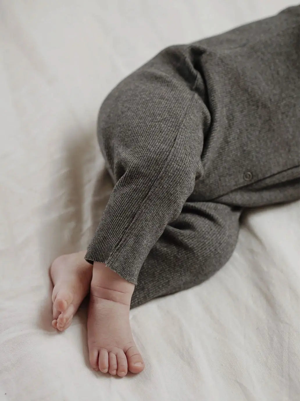 Piżamka niemowlęca Baby Rib Romper A Basic Brand BEBE Concept