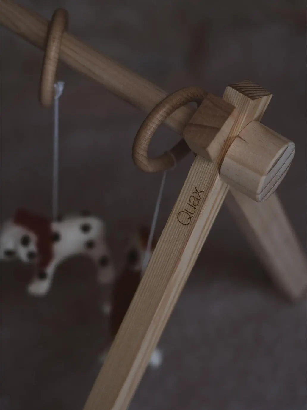 Stojak na zabawki Activity Arch Quax BEBE Concept