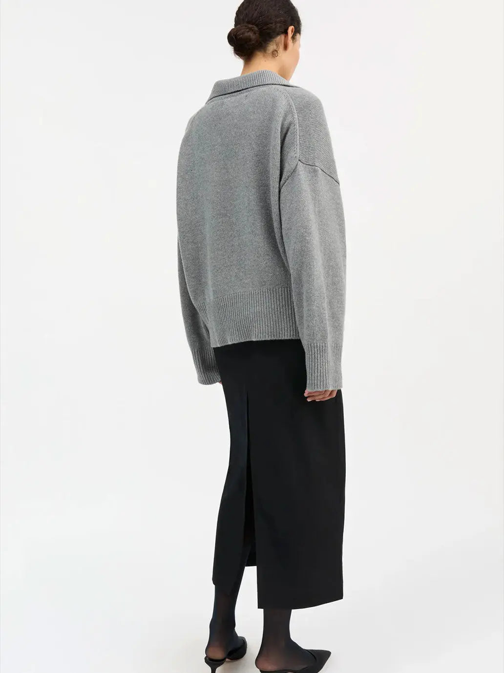 Dean V-neck Merino Jumper SKALL STUDIO BEBE Concept