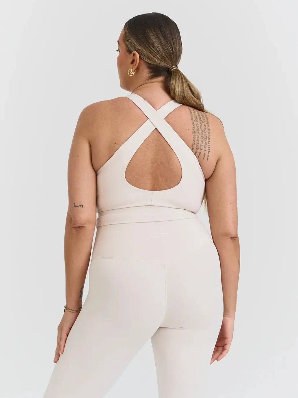 Softsculpt V-neck Cross Back Bra Sisterly Tribe BEBE Concept