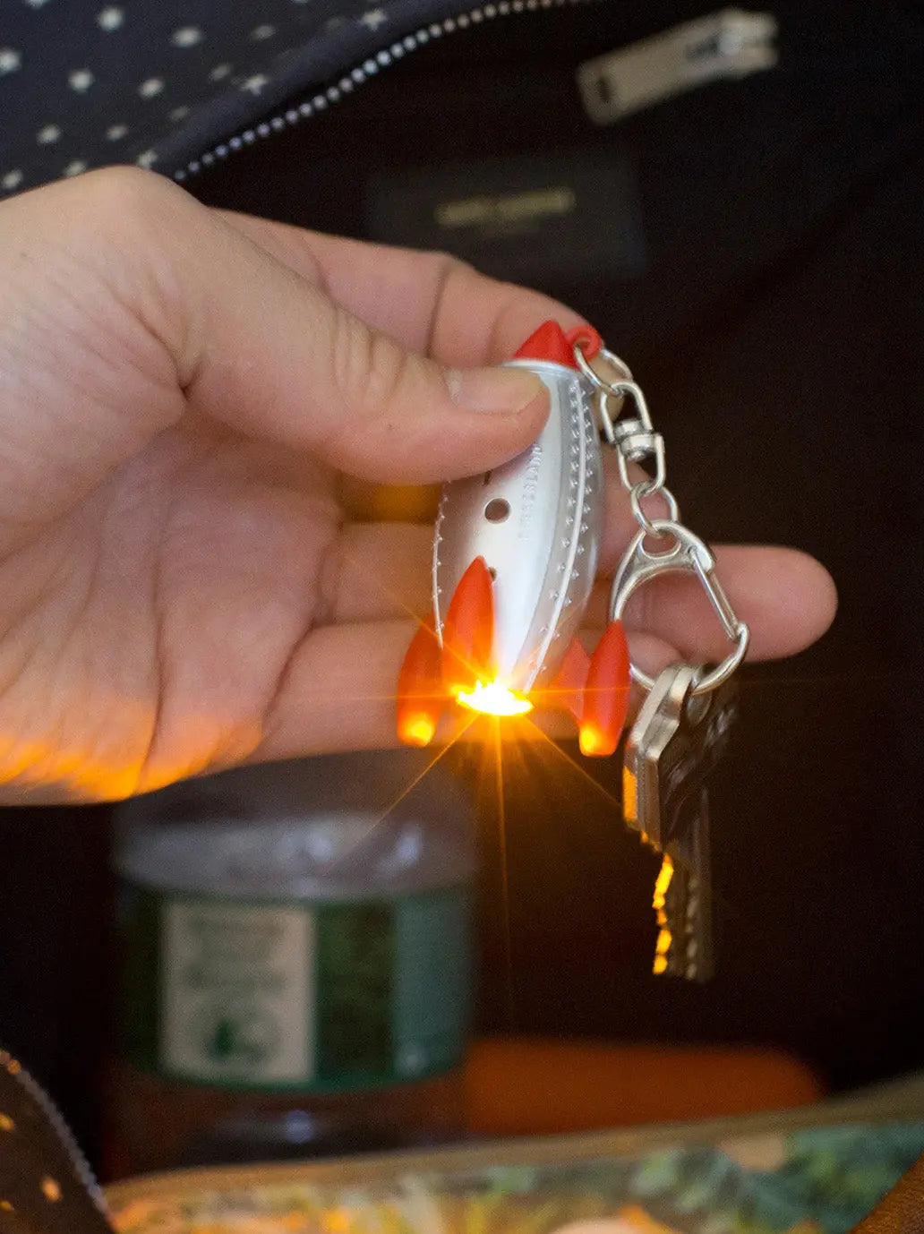 Breloczek interaktywny Kikkerland BÉBÉ Concept