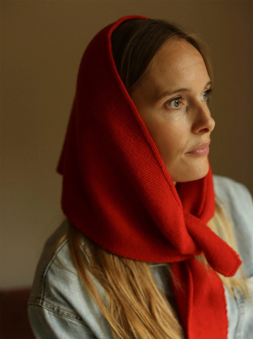 Trójkątny szal chusta z wełny merino Josephina Hvid BÉBÉ Concept