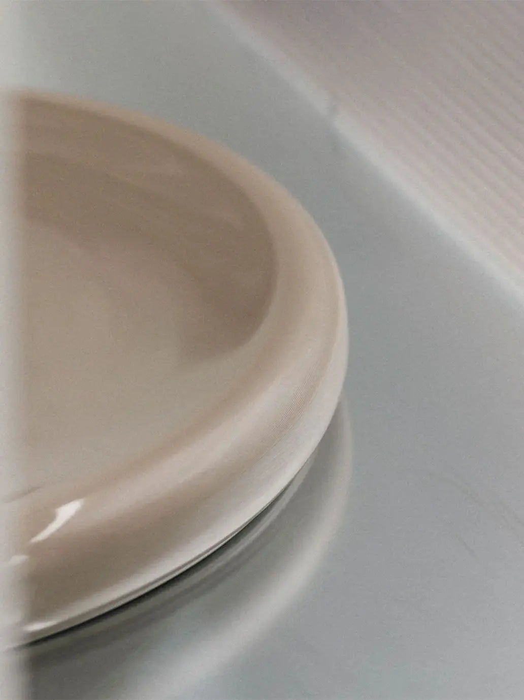 Ceramiczny talerz Big O Matias Moellenbach BEBE Concept