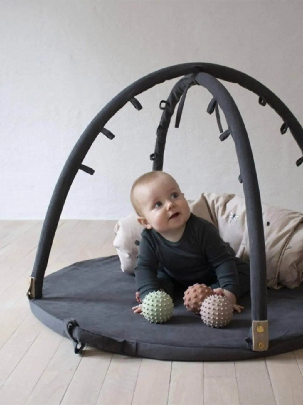 piłka sensoryczna z dzwoneczkiem Nor Filibabba BÉBÉ Concept