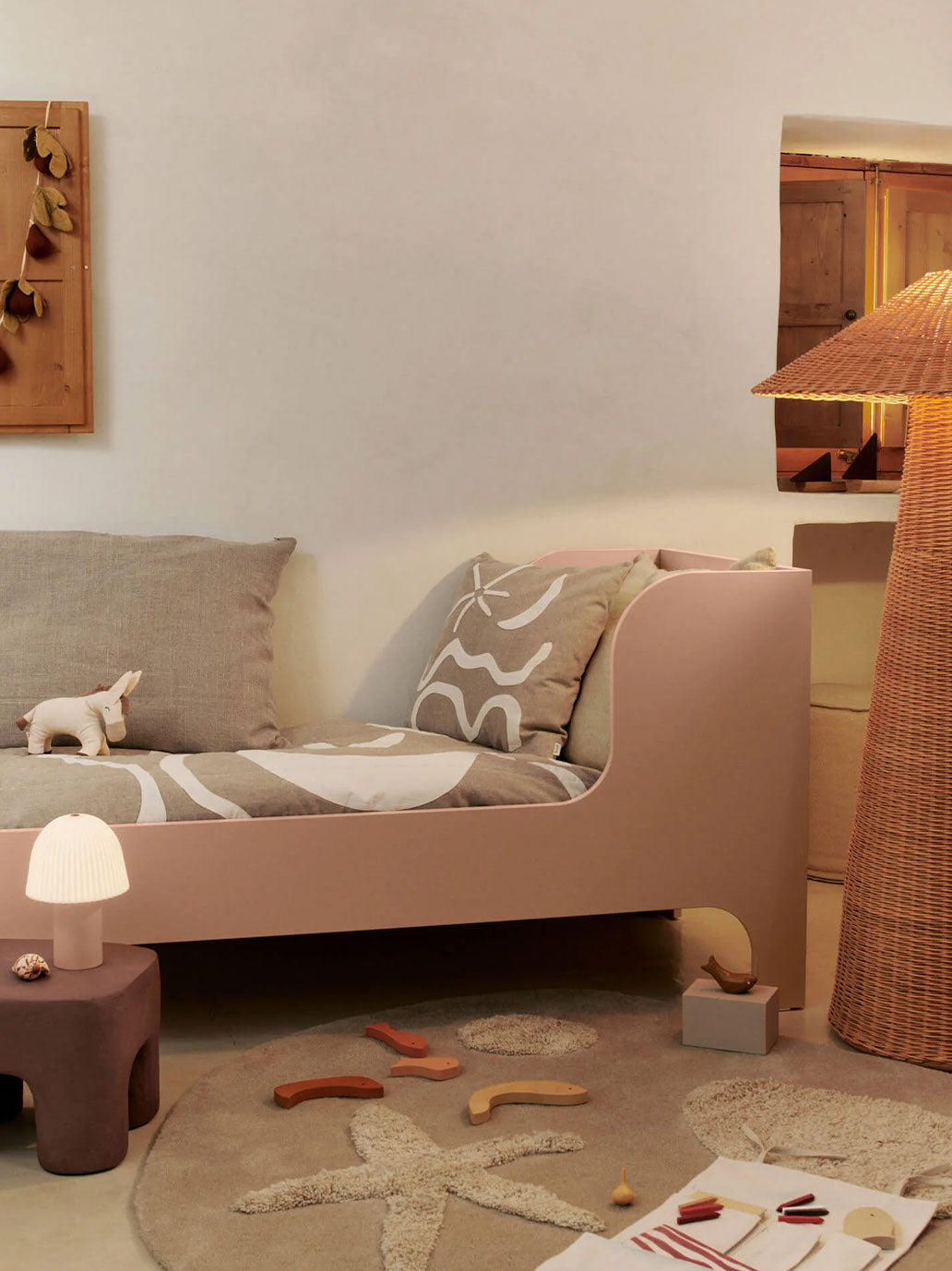 Bezprzewodowa lampka Frill Portable Lamp Ferm Living BÉBÉ Concept