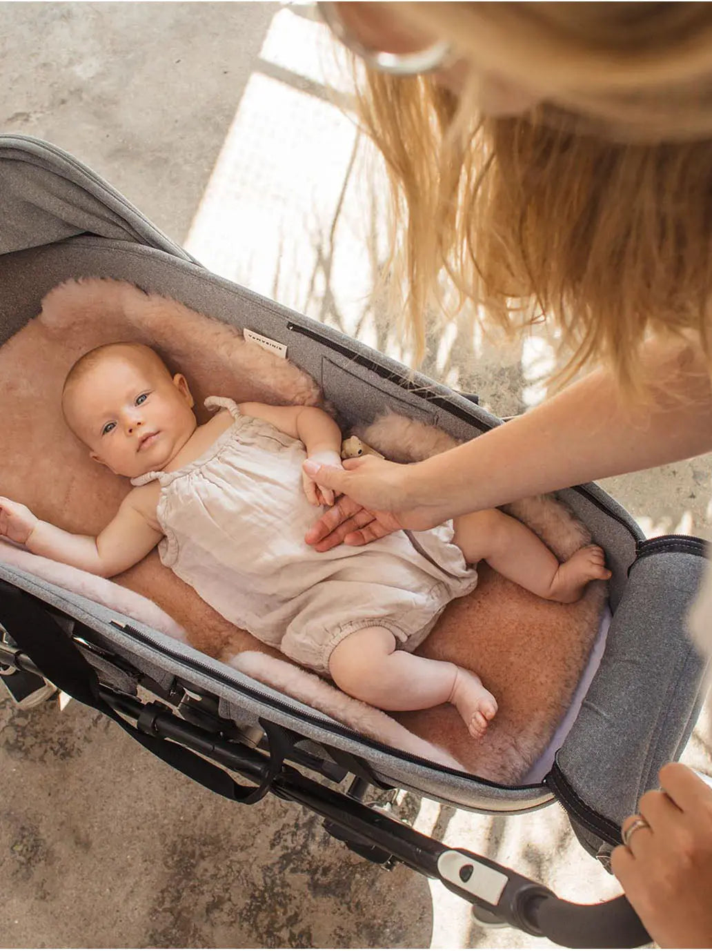 Wielofunkcyjna wkładka z naturalnej skóry owczej BINIBAMBA BÉBÉ Concept