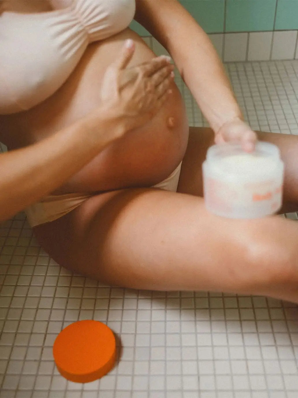 Rewitalizujący peeling cukrowy dla Mam Body Scrub Lucy BEBE Concept