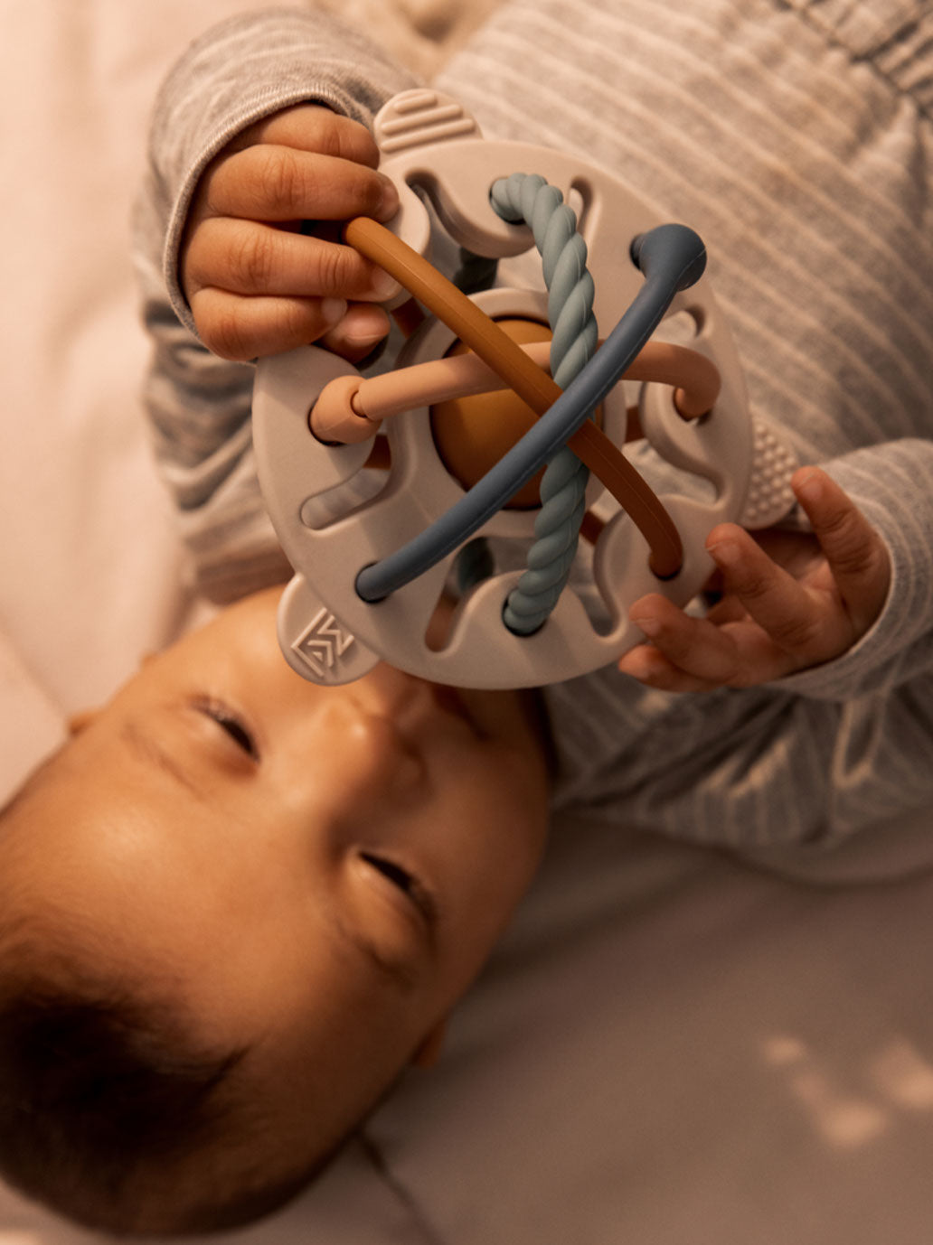 Grzechotka Hakim Silicone Mix Rattle Liewood BÉBÉ Concept