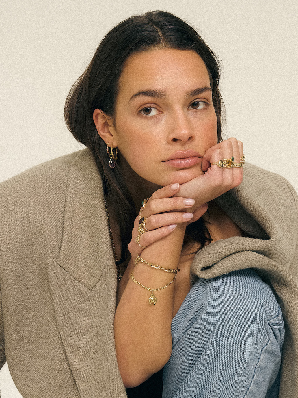 Złota zawieszka Regal Monkey Charm Anna + Nina BÉBÉ Concept