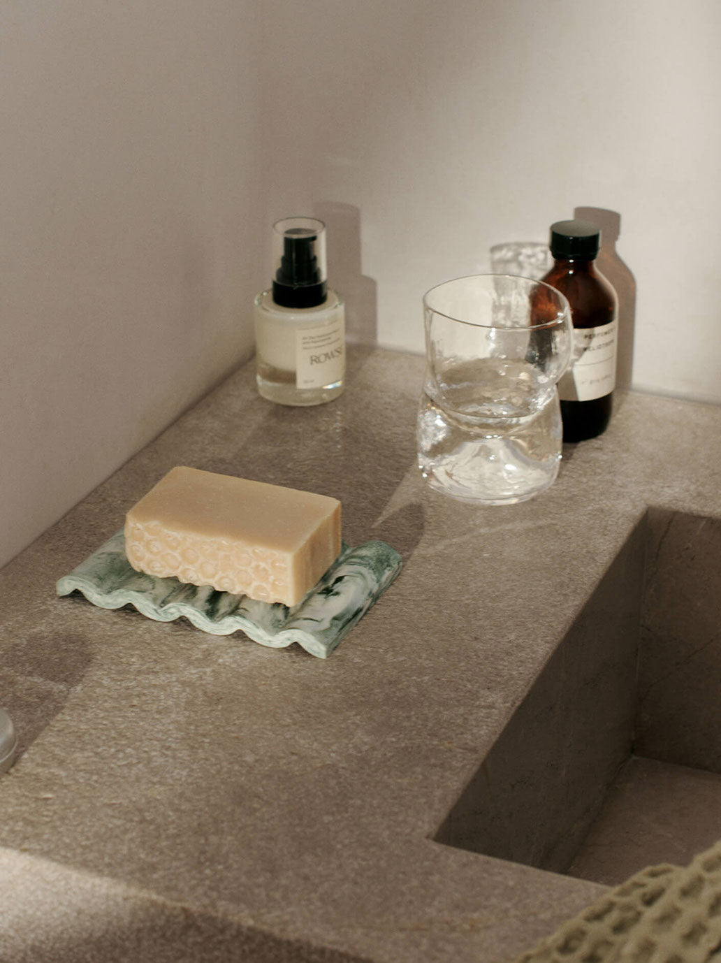 Mydelniczka Mist soap dish Ferm Living BÉBÉ Concept