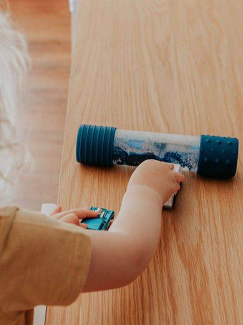 Uspokajająca butelka sensoryczna DIY Jellystone BÉBÉ Concept