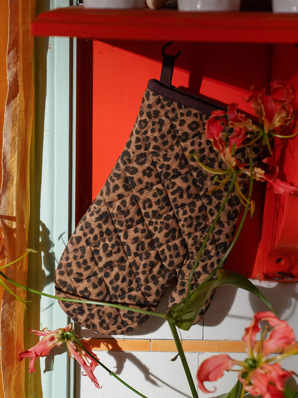 Rękawica kuchenna Leopard Oven Mitt Anna + Nina BÉBÉ Concept