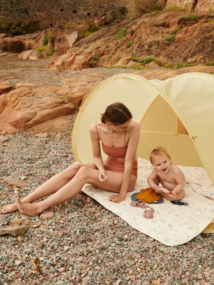 Wyprawka na wakacje z niemowlakiem – co zabrać, aby podróż była komfortowa? BEBE Concept