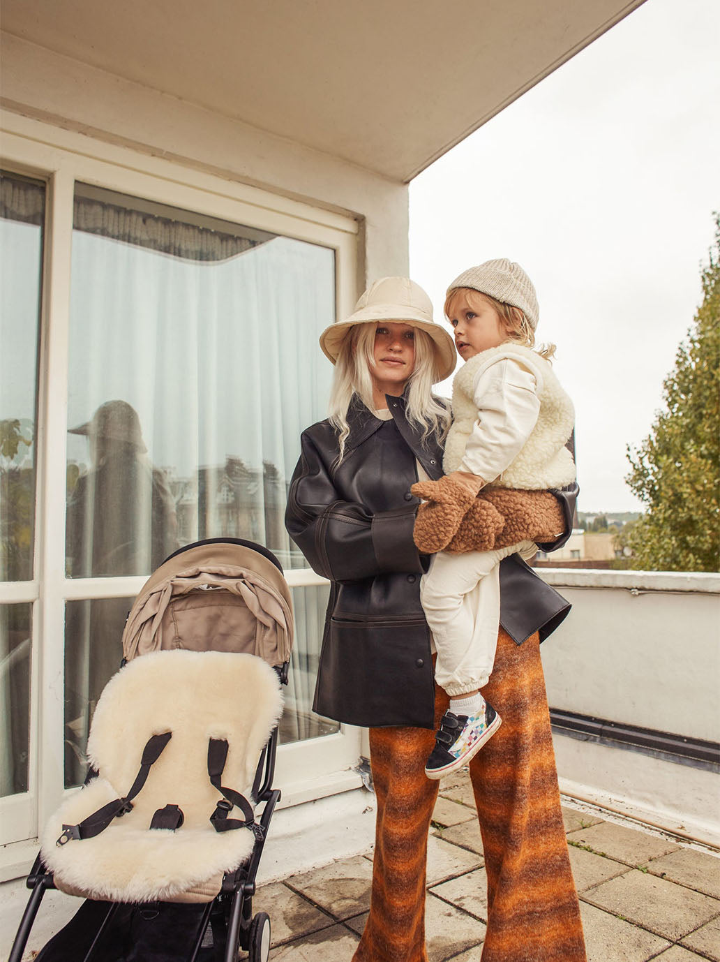 Natural sheepskin snuggler MILK