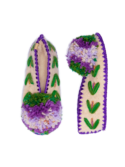 Wełniane kapcie z pomponem Mousakas MOUSAKAS
