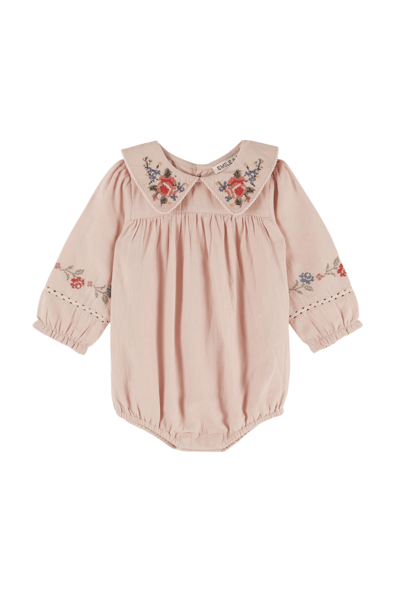 Elegante body de bebé con bordado