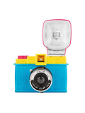 Fotocamera analogica con fotocamera Diana F+ e lampada flash CMYK