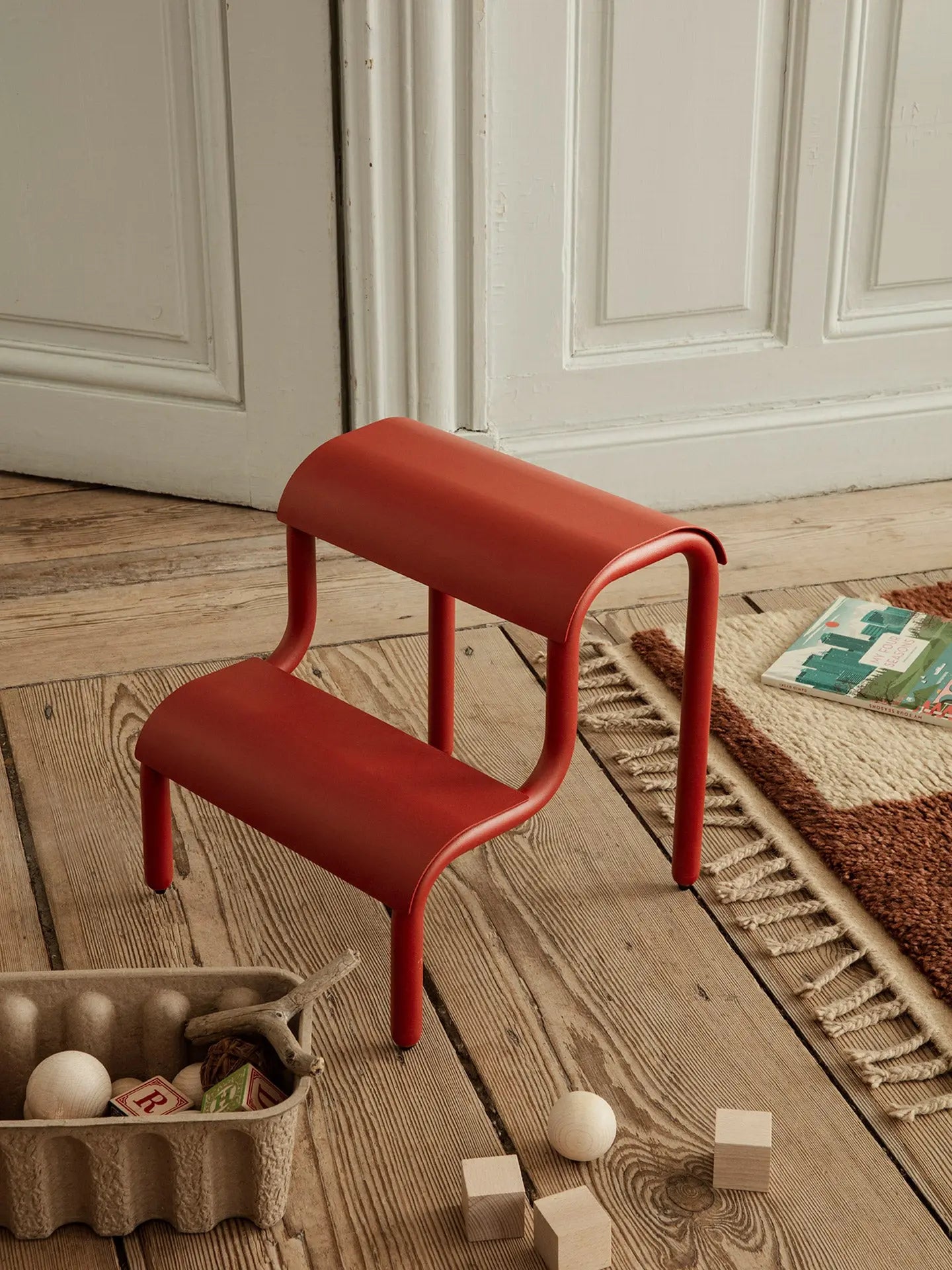 stołek Up Step Stool Ferm Living BÉBÉ Concept