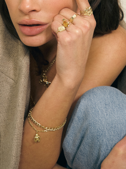 Złota zawieszka Regal Monkey Charm Anna + Nina BÉBÉ Concept 