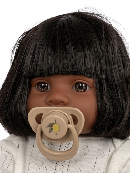 Lalka z butelką i smoczkiem Harriet Konges Slojd BÉBÉ Concept