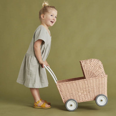 ratanový vozík pro panenky Strolley rose