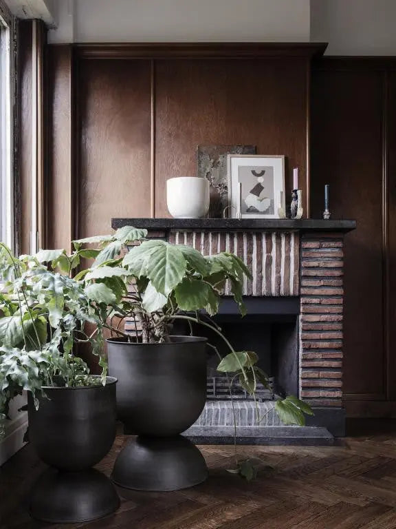 metalowa donica w kształcie klepsydry Hourglass Pot Ferm Living BÉBÉ Concept