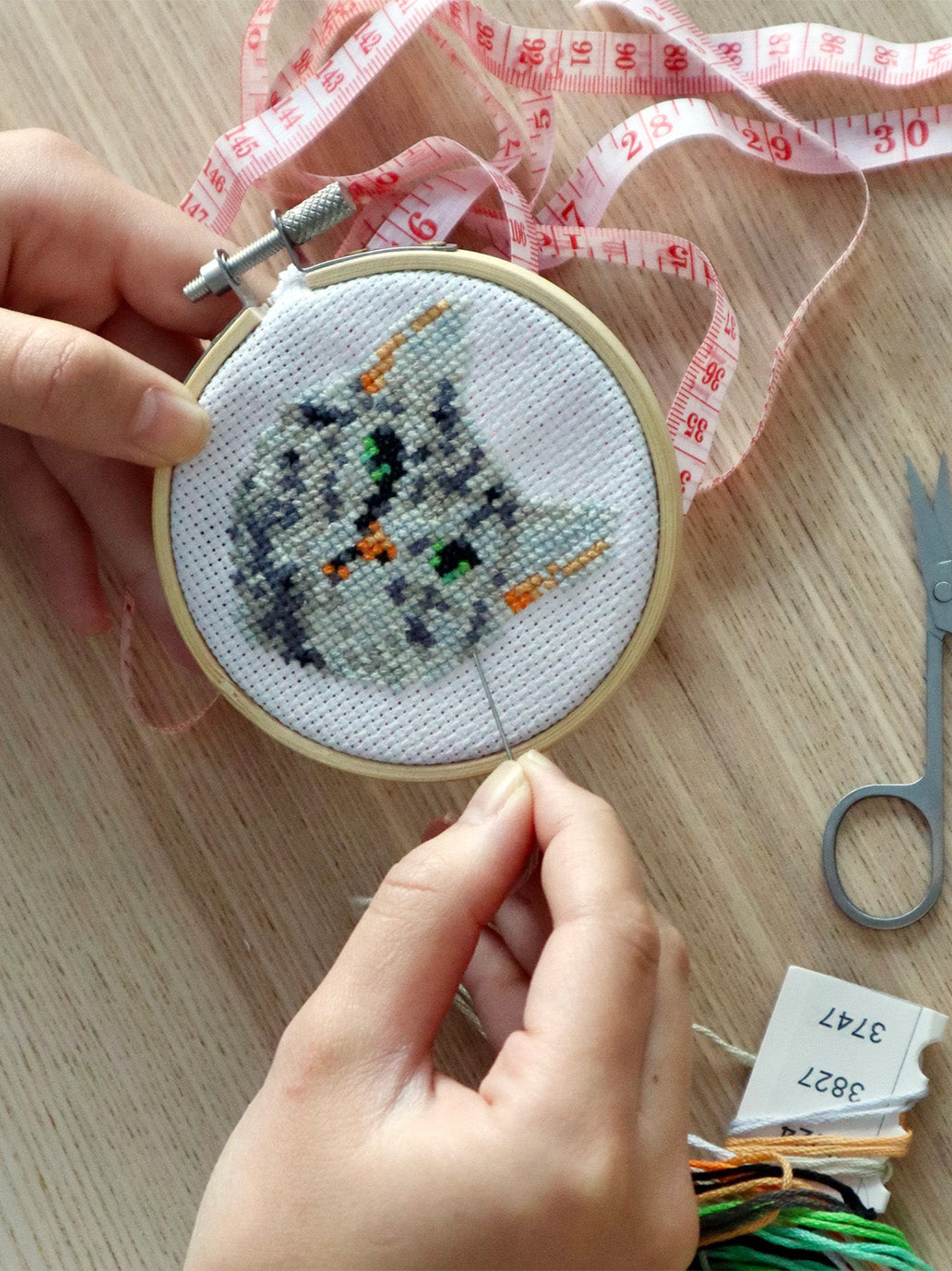 Mini zestaw do wyszywania Embroidery Set Kikkerland BÉBÉ Concept 