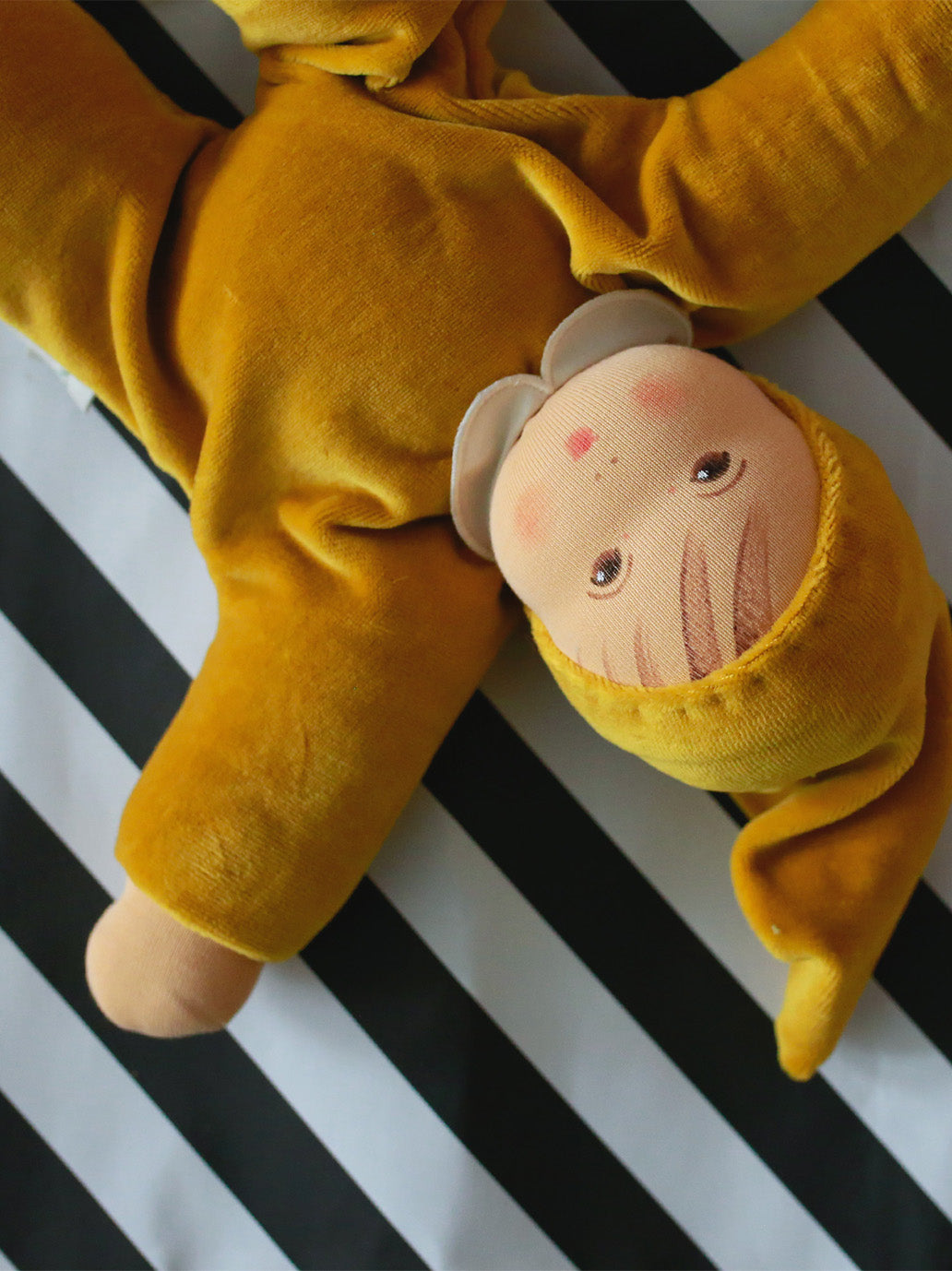 Miękka lala Nani Soft Velvet Doll GOLD YELLOW