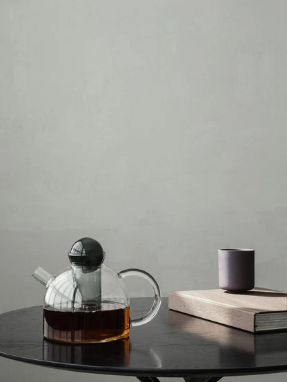 szklany czajnik z sitkiem do sypanej herbaty Still Teapot Ferm Living BEBE Concept 