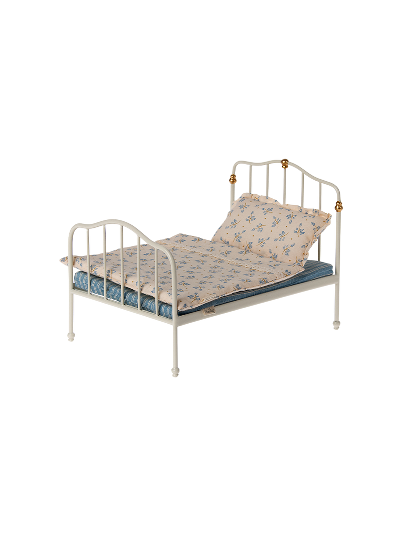 Вінтажна мініатюрна двоспальне ліжко