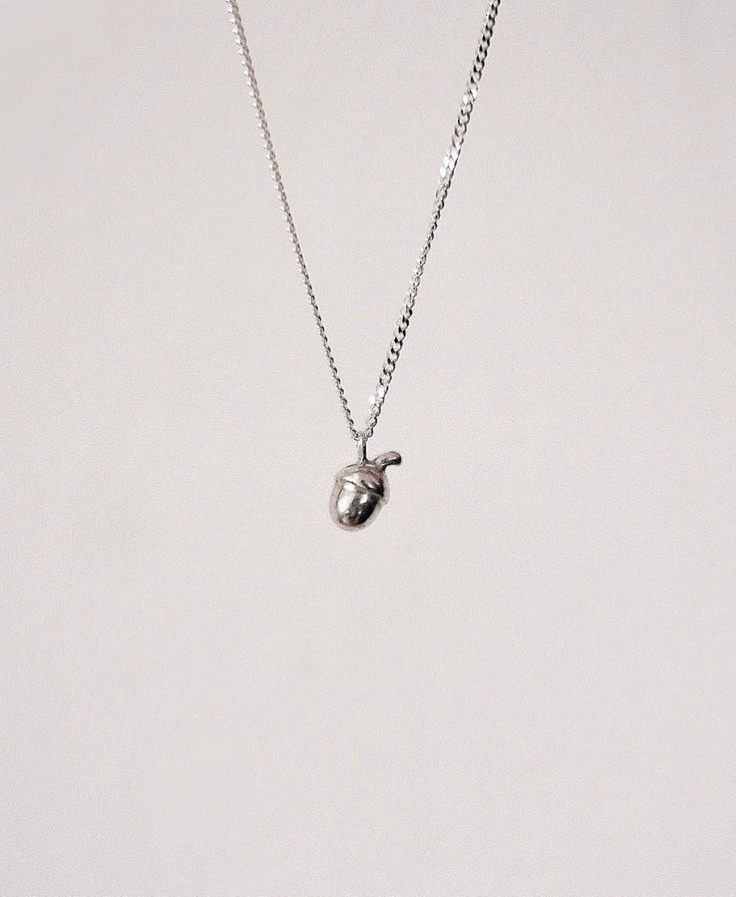 łańcuszek z zawieszką ze srebra Atelje Alma BÉBÉ Concept